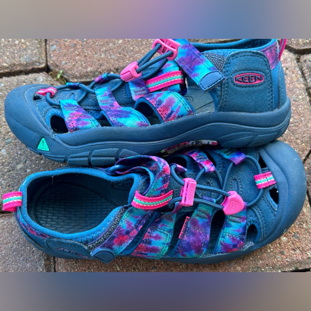 KEEN H2 size 3Y waterproof hiking sandal
